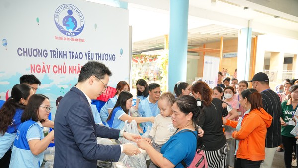 Hành trình Xuân diệu kỳ sẻ chia yêu thương của Shinhan Life tại Bệnh viện Nhi đồng 1 ngày 6/2 