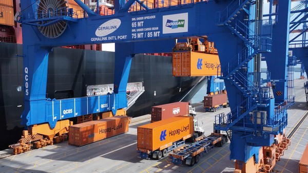 Hoạt động giao thương xuất nhập khẩu có thể bị gián đoạn bởi xung đột đang diễn ra tại Trung Đông. Ảnh : Lê Toàn