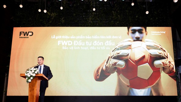 Ông Phương Tiến Minh, Tổng Giám đốc FWD Việt Nam chia sẻ tại buổi ra mắt sản phẩm "FWD Đầu tư đón đầu"