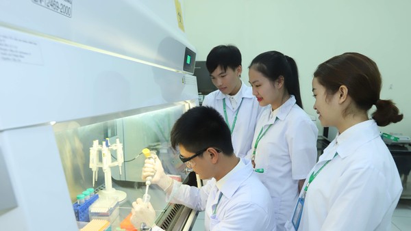 Người lao động, hoặc người phụ thuộc tham gia các khóa đào nghề nghiệp, đại học tại các cơ sở giáo dục trong nước được giảm tối đa 24 triệu đồng/năm. Ảnh: Dũng Minh