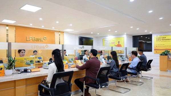 Tỷ phú Phạm Nhật Vượng bất ngờ trở thành cổ đông lớn thứ hai của LPBank (LPB)