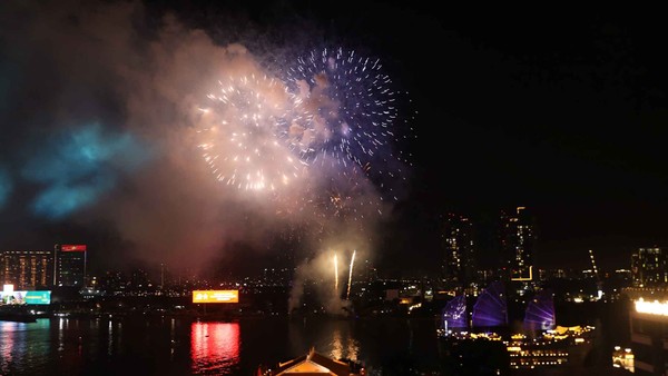 TP.HCM rực sáng pháo hoa đón năm 2026 