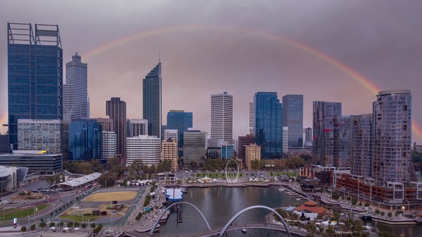 Elizabeth Quay là biểu tượng kết nối trung tâm thành phố với bờ sông Swan. Nguồn: Shutterstock