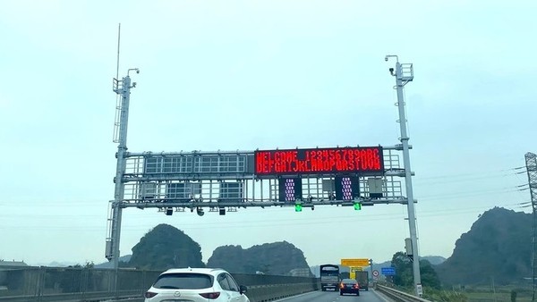 Hệ thống ITS trên cao tốc Mai Sơn - quốc lộ 45 đã cơ bản hoàn thành lắp đặt thiết bị và đang vận hành thử nghiệm.