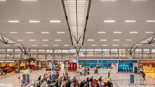 Cảng hàng không quốc tế Đà Nẵng hiện do Tổng công ty Cảng hàng không Việt Nam - ACV quản lý, khai thác. 