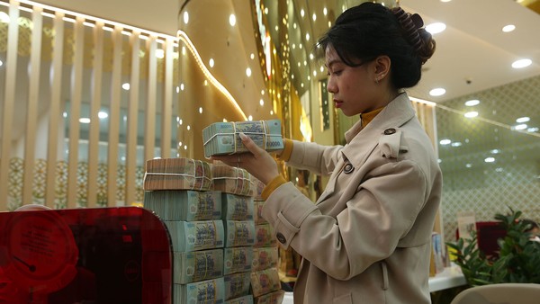 Khi room tín dụng không còn được nới lỏng đồng đều, dòng vốn ngân hàng sẽ ưu tiên chảy vào các lĩnh vực sản xuất - kinh doanh cốt lõi