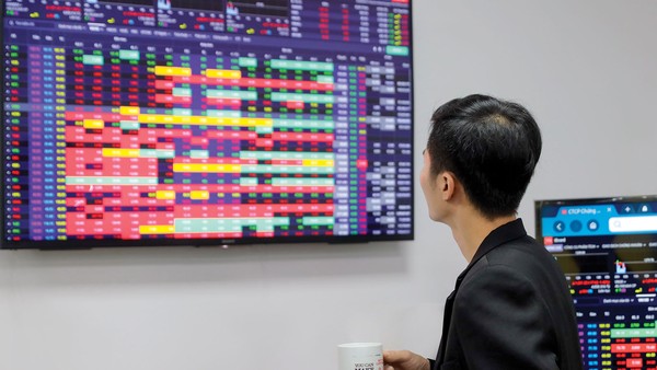 Doanh nghiệp bất động sản giữ nhịp lợi nhuận từ việc đầu tư chứng khoán và chuyển nhượng dự án