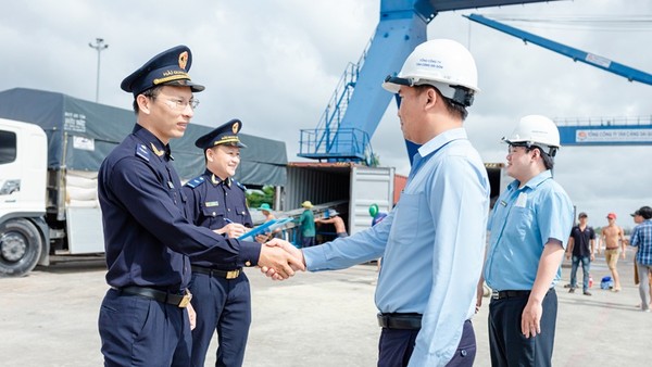 Nhiều doanh nghiệp nhỏ và vừa dù tham gia ngày càng sâu vào chuỗi cung ứng quốc tế nhưng lại thiếu nguồn lực để xây dựng bộ phận chuyên môn về pháp luật và hải quan. Ảnh: CHQ.