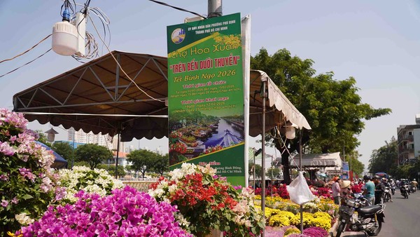 Chợ hoa Xuân Trên bến dưới thuyền rộn ràng trước ngày khai mạc 