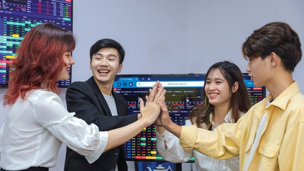 Kỷ luật đầu tư giúp nhà đầu tư tránh bị cuốn theo những biến động ngắn hạn, tin đồn hay cảm xúc nhất thời