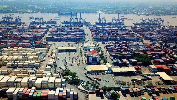 Việc Mỹ áp dụng mức thuế chung 15% cho tất cả các đối tác thương mại (ngoại trừ Mexico và Canada) thực chất đang tạo ra một "sân chơi phẳng" cho tất cả các đối thủ cạnh tranh trên thị trường Hoa Kỳ. Ảnh: Dũng Minh