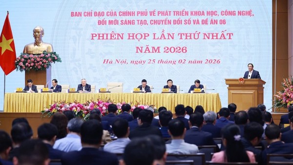 Thủ tướng cơ bản nhất trí với tinh thần chủ đề năm 2026 là: "Bứt phá kinh tế số - Lấy kinh tế dữ liệu và trí tuệ nhân tạo làm trụ cột phát triển mới bền vững hơn, thông minh hơn" - Ảnh: VGP