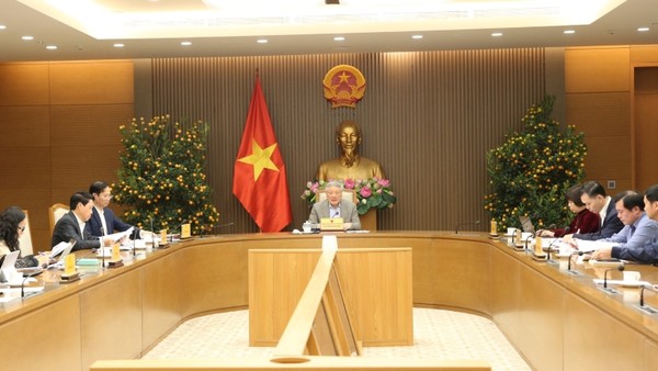 Phó Thủ tướng Thường trực Chính phủ Nguyễn Hòa Bình chỉ đạo, giao nhiệm vụ cụ thể đối với các bộ, ngành chức năng và 2 địa phương trong việc hoàn thiện các cơ chế, chính sách, việc triển khai các nhiệm vụ cụ thể - Ảnh: VGP.