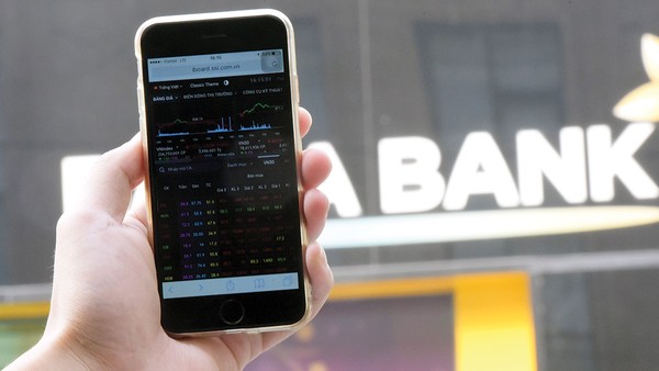 Trong cấu trúc của thị trường chứng khoán Việt Nam, cổ phiếu ngân hàng luôn giữ vai trò đặc biệt quan trọng