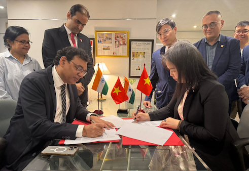 Hiệp hội Phần mềm và Dịch vụ công nghệ thông tin Việt Nam ký kết Biên bản ghi nhớ hợp tác với Hội đồng Xúc tiến xuất khẩu dịch vụ Ấn Độ. 