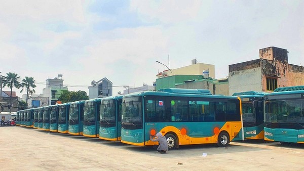 Nhiều tuyến xe buýt tại TP.HCM đã chuyển sang dùng xe buýt điện - Ảnh: Lê Toàn