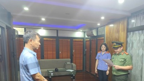 Cơ quan chức năng công bố các quyết định, lệnh tố tụng trong vụ án.