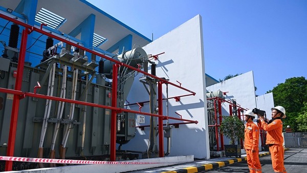 Nắng nóng đến sớm, tiêu thụ điện tăng nhanh 