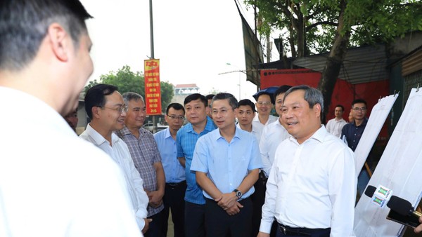 Chủ tịch UBND TP. Hà Nội Vũ Đại Thắng yêu cầu phải đẩy nhanh tiến độ giải phóng mặt bằng, coi đây là khâu then chốt quyết định tiến độ toàn Dự án.
