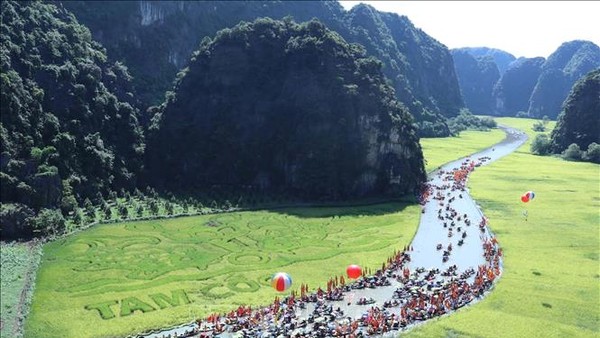 Cảnh đẹp Tam Cốc.