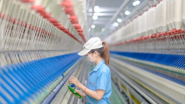 Giá nhiên liệu, vận chuyển tăng, chi phí tiền lương cao... là những yếu tố tác động tới sản xuất, kinh doanh của các doanh nghiệp dệt may.