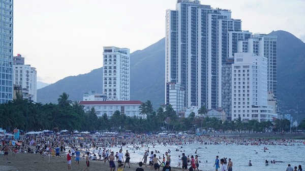 Du lịch Khánh Hòa “bội thu” dịp lễ Giỗ Tổ Hùng Vương và 30/4 - 1/5. Ảnh: Hiếu Giang