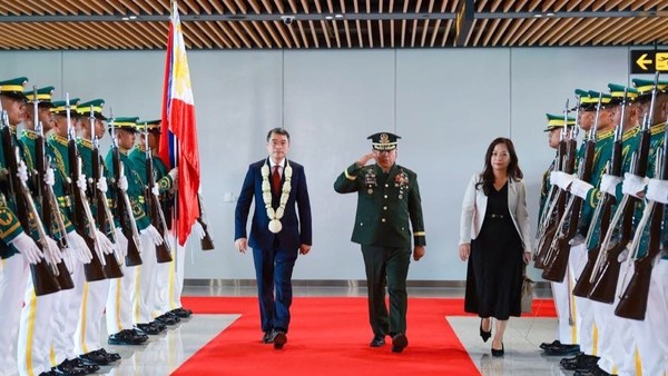 Lễ đón Thủ tướng Lê Minh Hưng tới Philippines tham dự Hội nghị Cấp cao ASEAN 48 - Ảnh: VGP/Nhật Bắc.