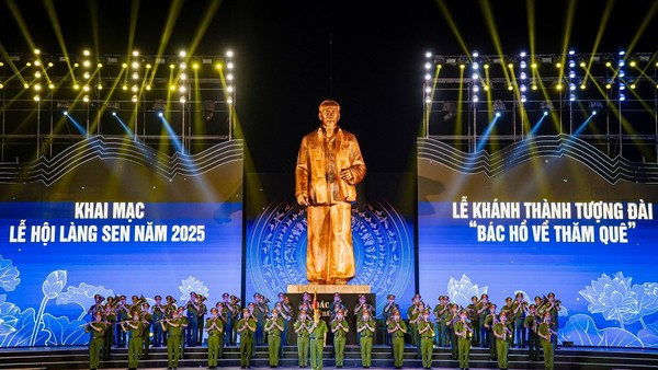 Lễ hội Làng Sen được tổ chức trọng thể vào tháng 5 hàng năm.