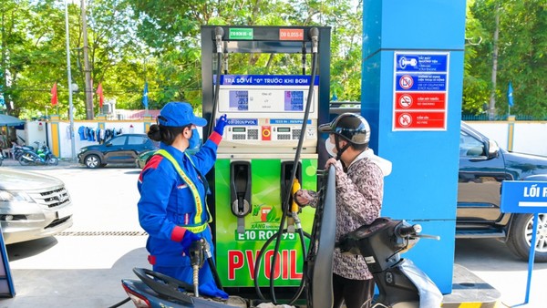 Bộ Công thương đề xuất, từ 1/6/2026, mặt hàng E10 RON95-III được xác định để thực hiện công bố giá cơ sở. 