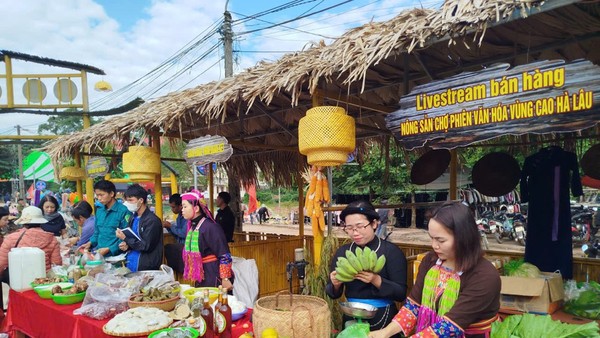 Thông qua các nền tảng số, nhiều nông lâm sản, sản phẩm OCOP của bà con được quảng bá trực tiếp đến người tiêu dùng, giảm khâu trung gian, nâng cao giá trị sản phẩm và tăng thu nhập cho người dân.