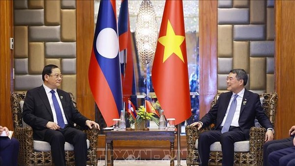 Nhân chuyến tham dự Hội nghị Cấp cao ASEAN lần thứ 48 tại Cebu, Philippines, tháng 5/2026, Thủ tướng Chính phủ Lê Minh Hưng gặp Thủ tướng Lào Sonexay Siphandone. Ảnh: TTXVN.