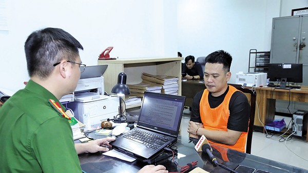 Cơ quan Cảnh sát điều tra Công an tỉnh Bắc Ninh làm việc với đối tượng trong vụ án Bún Chả TV. Ảnh: A05 - Bộ Công an
