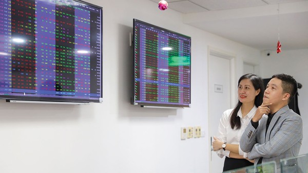 Nhà đầu tư ngày càng dựa nhiều hơn vào dữ liệu và phân tích chuyên sâu thay vì các khuyến nghị mang tính "phím hàng" trên mạng xã hội