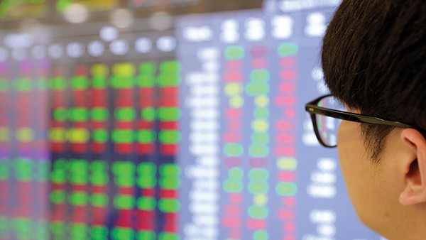 Theo tính toán của ACBS, nếu loại trừ 4 cổ phiếu thuộc nhóm Vingroup, P/E chung của thị trường chỉ còn 11,35 lần