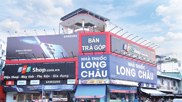 Tổng mức bán lẻ hàng hóa và doanh thu dịch vụ tiêu dùng 6 tháng đầu năm 2026 tăng 12,9% so với cùng kỳ
