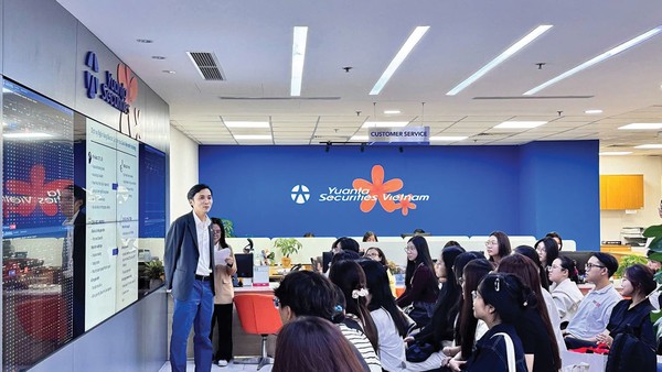 Dòng tiền trên thị trường chứng khoán nửa cuối năm 2026 được dự báo sẽ tập trung vào nhóm ngành ngân hàng, bán lẻ và đầu tư công
