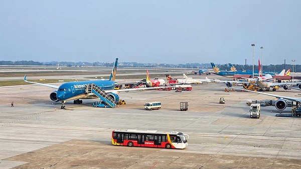 Hoạt động khai thác hàng không tại sân bay Nội Bài (Ảnh: PV) 