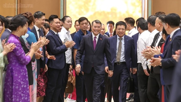 Thủ tướng Chính phủ Lê Minh Hưng đến dự Hội nghị Thường trực Chính phủ với cộng đồng doanh nghiệp - Ảnh: VGP.