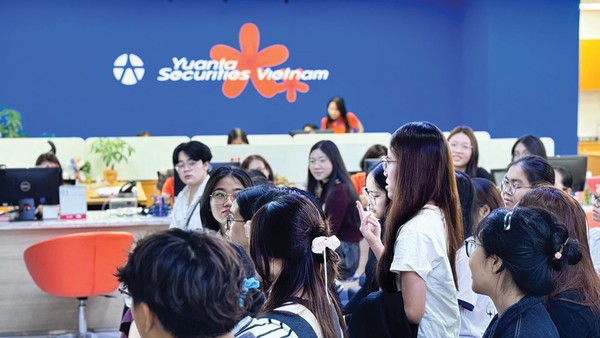 Kinh tế tăng trưởng mạnh, chứng khoán vẫn “lệch pha”