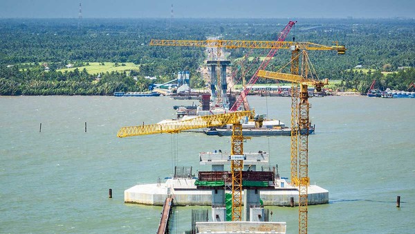 Thi công xây dựng cầu Đại Ngãi (Ảnh: P.V) 