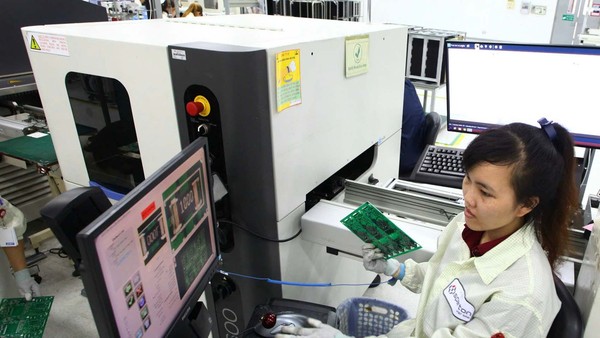 Ba nhóm dự án được hỗ trợ, gồm dự án sản xuất sản phẩm công nghệ số trọng điểm; dự án nghiên cứu và phát triển, thiết kế, sản xuất, đóng gói, kiểm thử sản phẩm chip bán dẫn; dự án xây dựng trung tâm dữ liệu trí tuệ nhân tạo. Ảnh: Lê Toàn.
