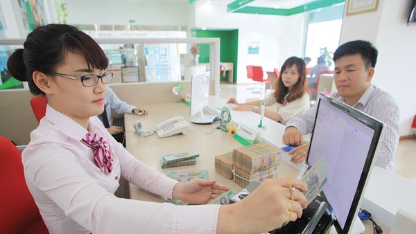 Bên cạnh tăng trưởng tín dụng, nhiều ngân hàng đang đẩy mạnh nguồn thu ngoài lãi nhằm giảm phụ thuộc vào thu nhập lãi và duy trì đà tăng trưởng lợi nhuận
