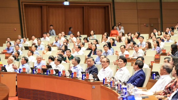 Tổng Bí thư, Chủ tịch nước Tô Lâm và các đồng chí nguyên Uỷ viên Bộ Chính trị, Uỷ viên Bộ Chính trị tham dự hội nghị.
