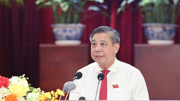 Ông Đồng Văn Thanh, Ủy viên BCH Trung ương Đảng, Phó Bí thư Thường trực Thành ủy, Chủ tịch HĐND TP. Cần Thơ phát biểu khai mạc kỳ họp. 