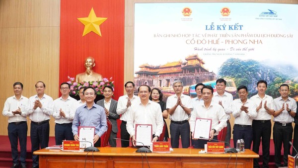 Phát triển sản phẩm du lịch đường sắt "Hành trình kỳ quan - Di sản thế giới" 