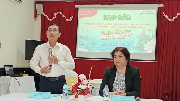 Ông Tào Tấn Tài - Phó Giám đốc Sở Công thương tỉnh Đồng Tháp phát biểu cung cấp thông tin tại buổi họp báo