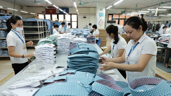 Đơn hàng xuất khẩu cải thiện đang thúc đẩy nhiều doanh nghiệp mở rộng sản xuất và tuyển dụng lao động