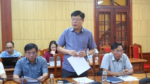 Ông Đặng Đông Hà, Phó giám đốc Sở Văn hóa Thể thao và Du lịch tỉnh Quảng Trị báo cáo các nội dung liên quan. Ảnh: Tiến Nhất