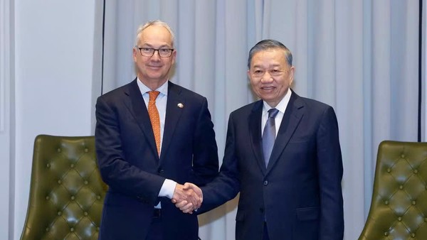 Tổng Bí thư, Chủ tịch nước Tô Lâm tiếp ông Nicholas Moore, Đặc phái viên của Chính phủ Australia về Đông Nam Á. (Ảnh: Thống Nhất/TTXVN)