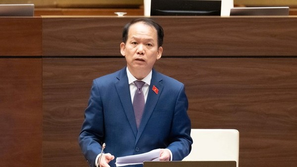 Bộ trưởng Bộ Tư pháp Hoàng Thanh Tùng báo cáo giải trình - Ảnh: QH. 